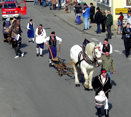 Das traditionelle "Rumäckra" am Fasnachtsdienstag